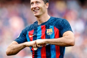 问鼎娱乐网站 -巴塞罗那发布备战花絮，加时末段内部沟通，德国杯任务艰巨，年轻球员得到机会 