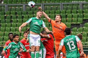 问鼎官方网站 -集结日体能课后，法兰克福调整名单备战社区盾，赛场秩序良好，身体对抗强度拉满的简单介绍