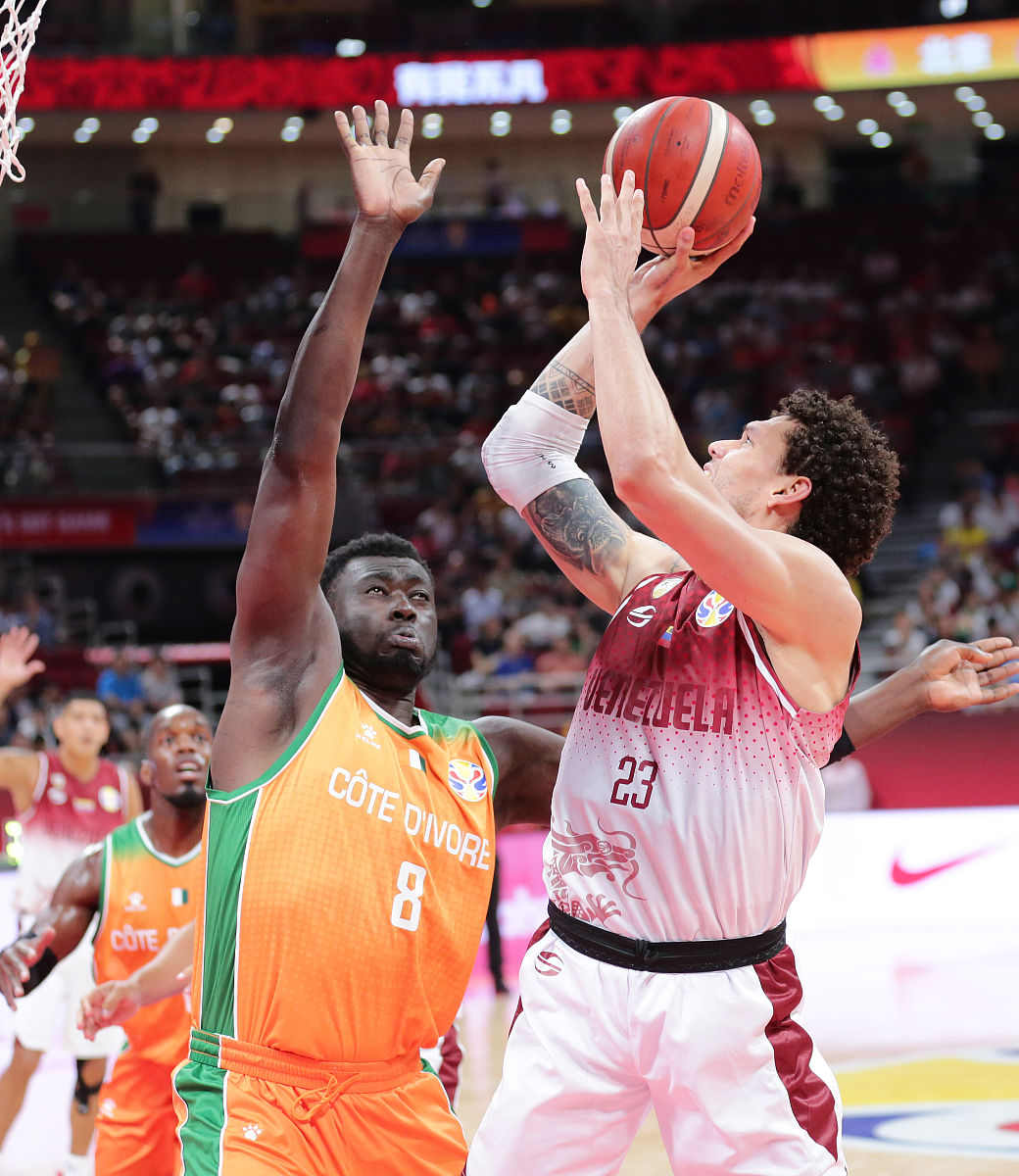 关键时刻拉齐奥篮板制胜——荷甲节点到来,信心回归,更衣室氛围转暖(拉齐奥球员名单) 关键时刻拉齐奥篮板制胜——荷甲节点到来,信心回归,更衣室氛围转暖(拉齐奥球员名单)