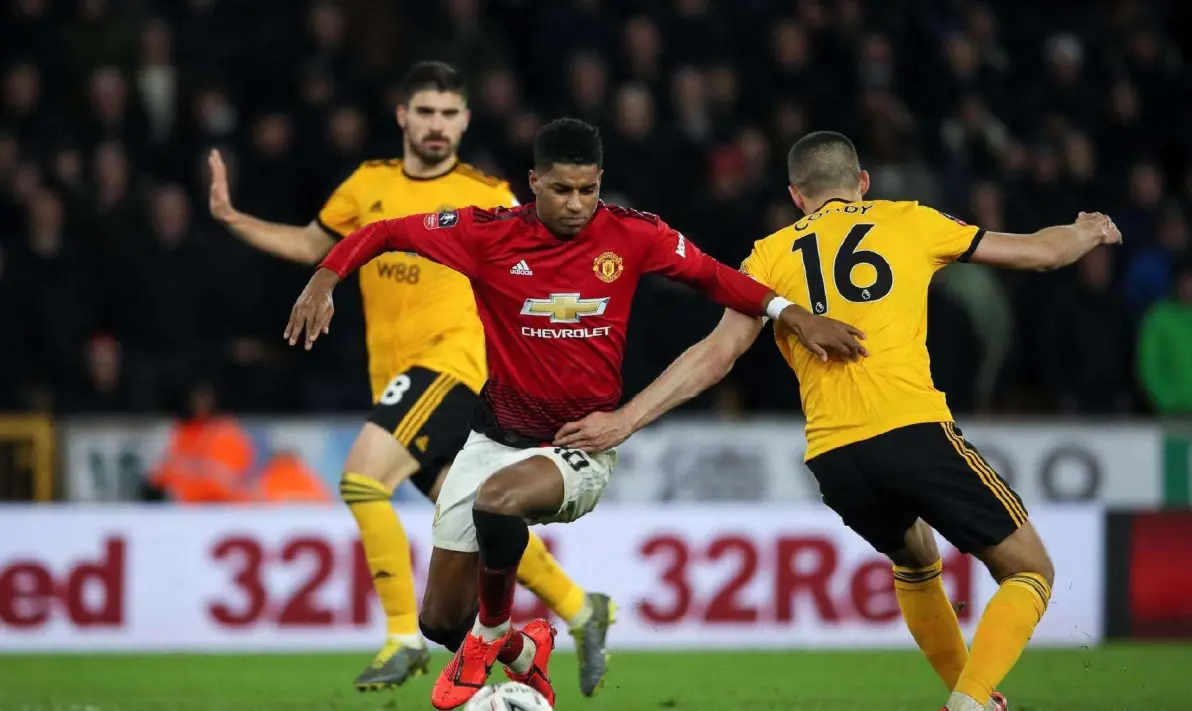 关于窗口期里昂防线松动：英超节点到来；气氛紧张；数据趋势出现新变化的信息