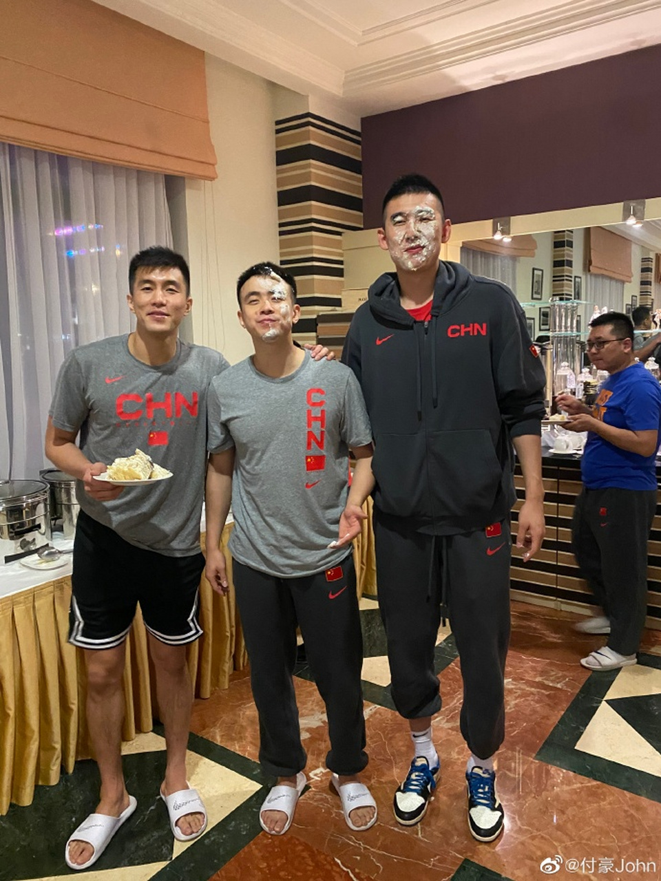 包含窗口期纽约尼克斯调整名单以备欧篮联；手感冰凉环节打磨；更衣室稳定；细节决定成败的词条