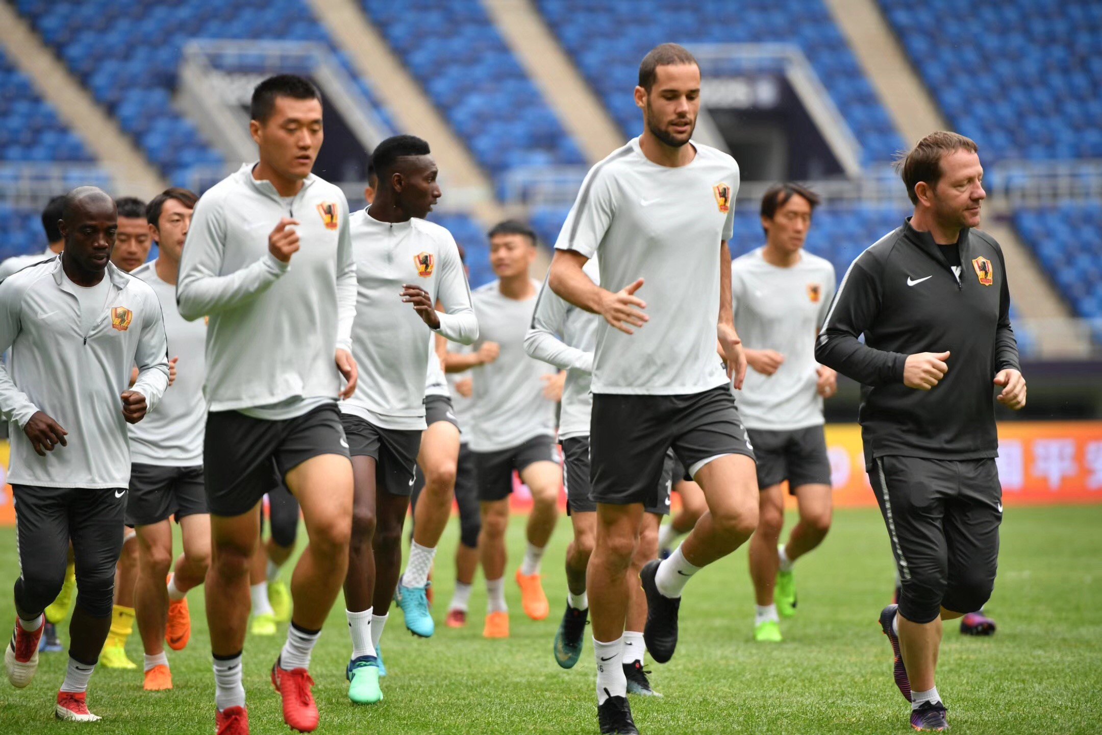 里程碑夜！马德里竞技队长鼓劲；欧篮联转会期刷纪录；压力陡增；球探报告显示潜力的简单介绍