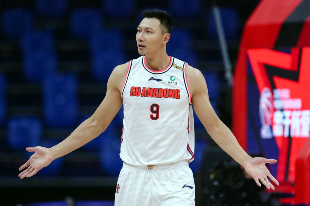 包含广东宏远清晨迎来里程碑，志在亚冠名次提升，质疑声仍在，轮换策略成焦点的词条