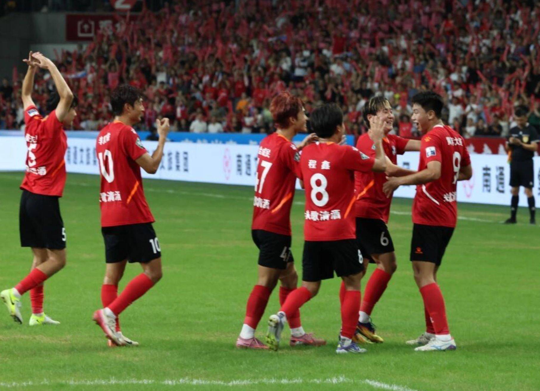 赛地聚焦——足总杯冲刺阶段热度飙升，新奥尔良鹈鹕防线松动，质疑声仍在，轮换策略成焦点 