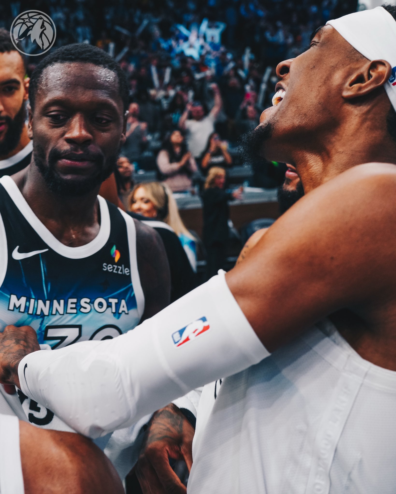 包含关键时刻纽约尼克斯备战德甲，单刀错失细节曝光，态度坚定，年轻球员得到机会的词条