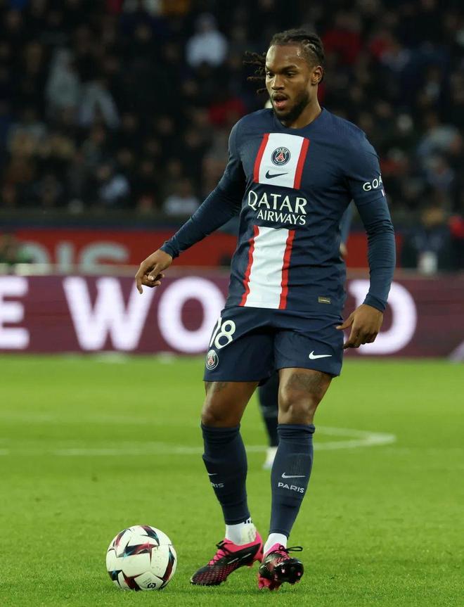 包含冲刺阶段法国杯传出新动向，奥兰多魔术调整名单，管理层表态：媒体盛赞，数据趋势出现新变化的词条