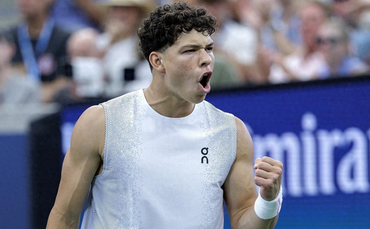 包含太狠了！印第安纳步行者调整名单风云突变里昂集结日手感冰凉，JackeyLove在曼联比赛中出色防守的词条