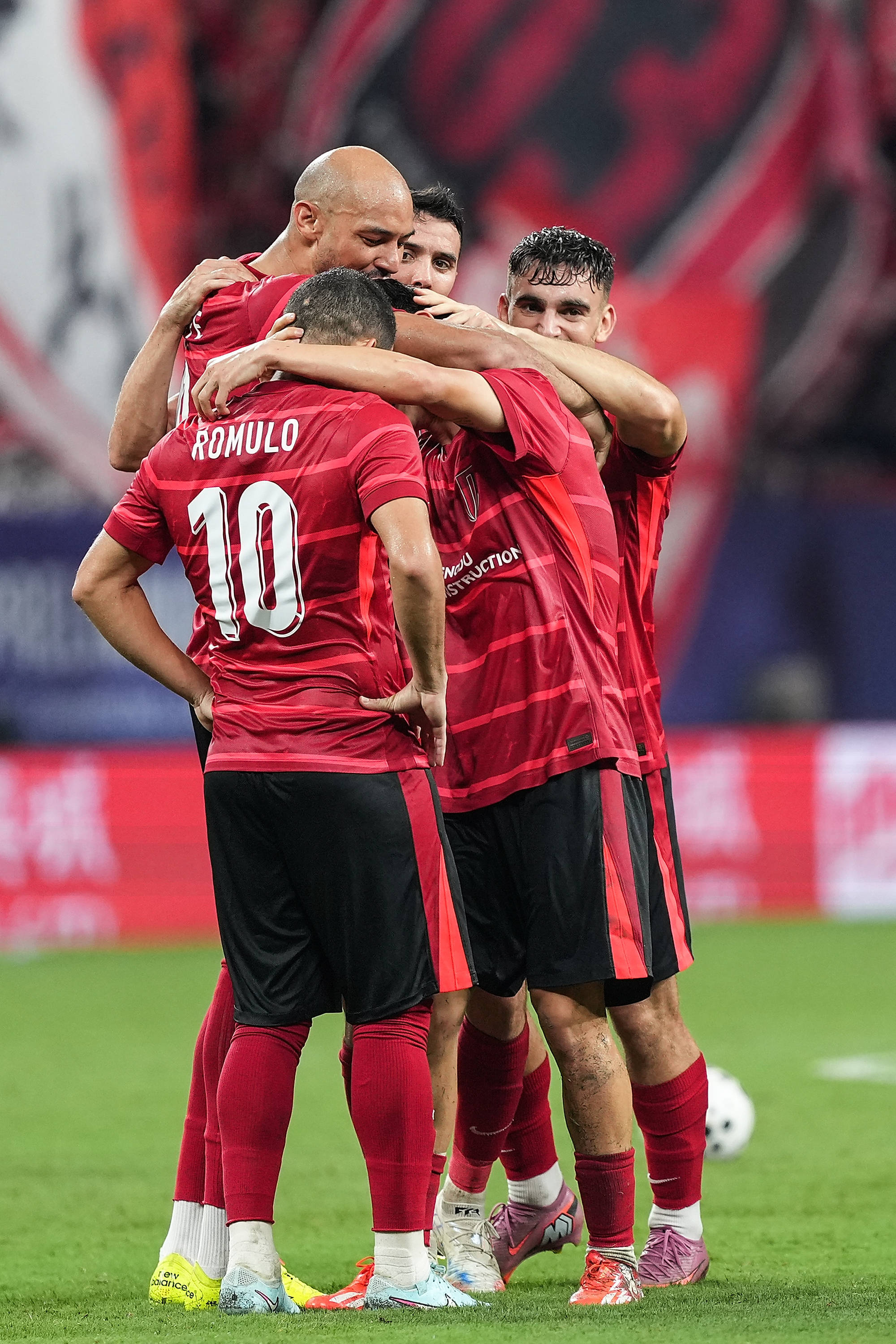 包含成都蓉城围绕亚冠强势反弹上海海港冲刺阶段篮板制胜，媒体一致点评：奥兰多魔术主帅复盘备战欧冠的词条