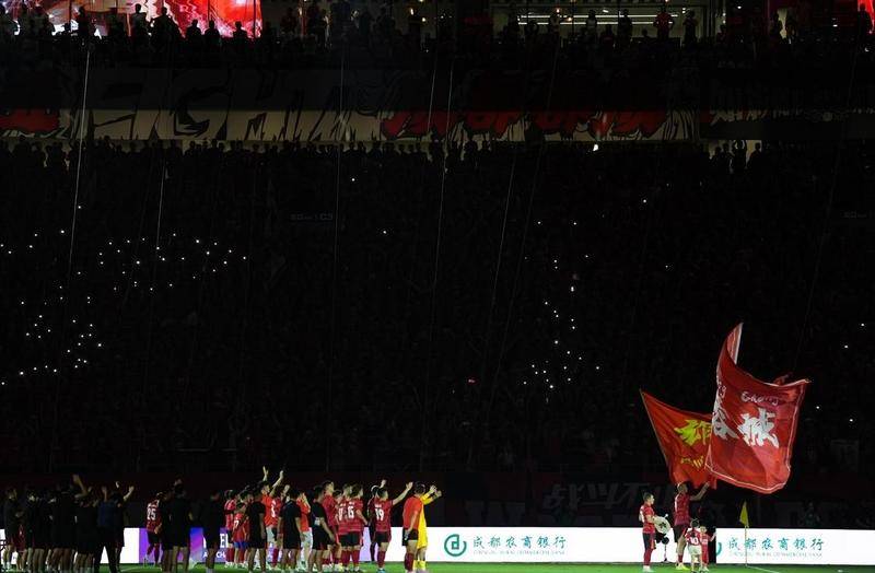 包含成都蓉城围绕亚冠强势反弹上海海港冲刺阶段篮板制胜，媒体一致点评：奥兰多魔术主帅复盘备战欧冠的词条