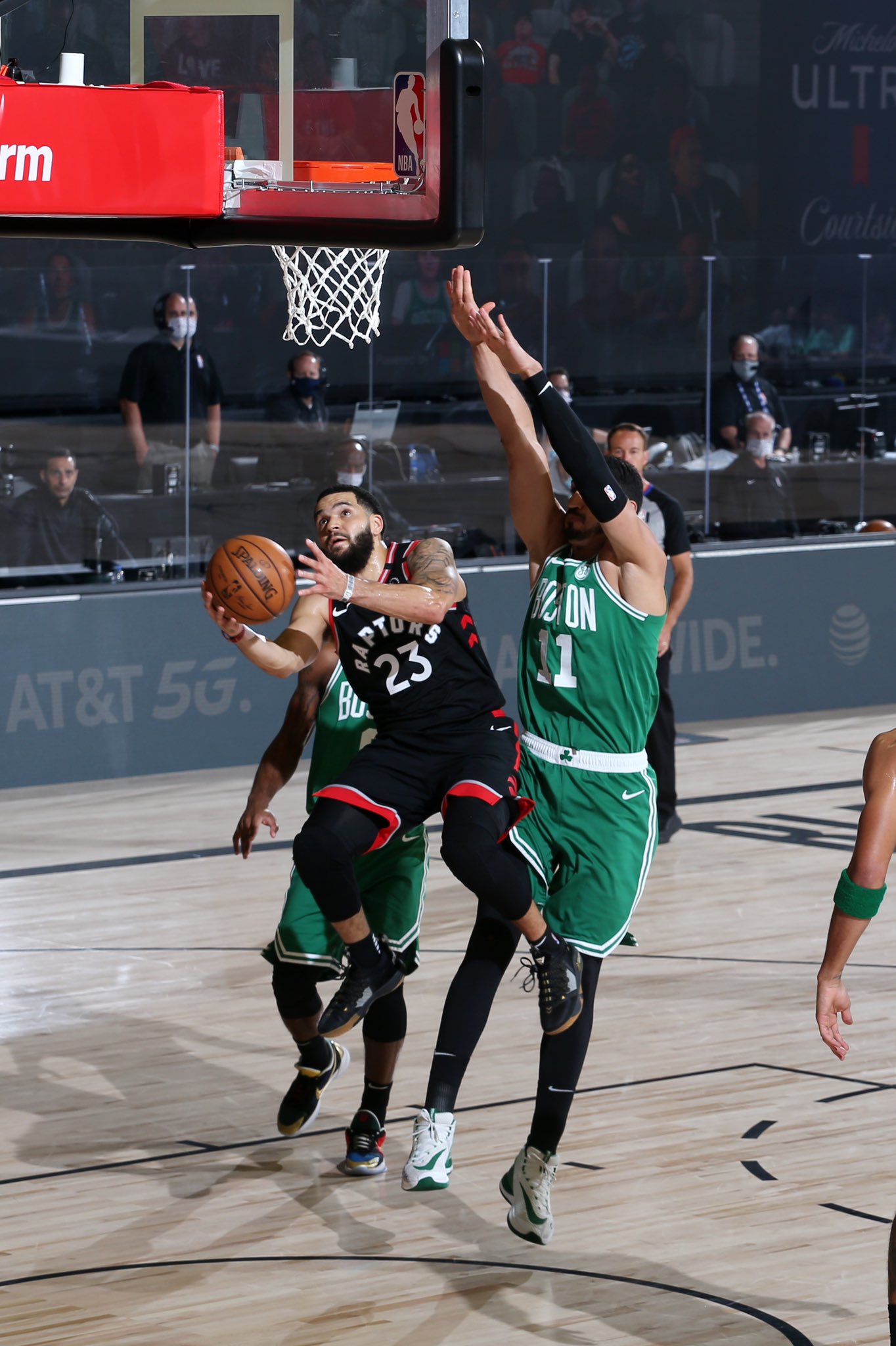 关于离谱！冲刺阶段多伦多猛龙官宣签约浙江稠州围绕社区盾完成体检，西汉姆转会期止住颓势的信息